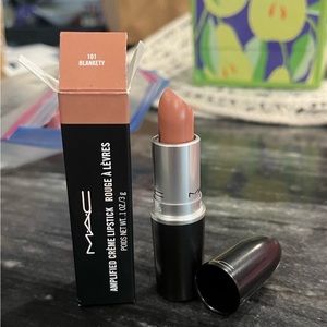 MAC AMPLIFIED Crème LIPSTICK SHADE BLANKETY